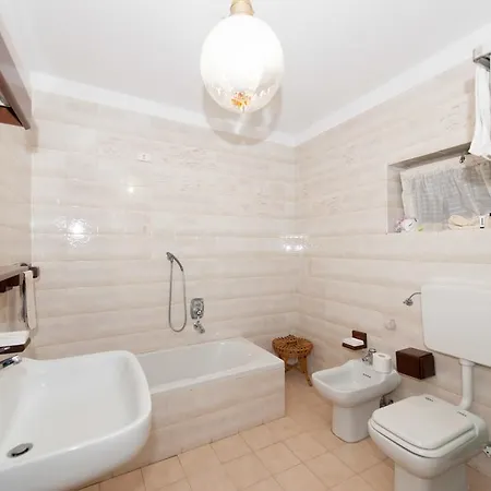 Vista Lago Apartment